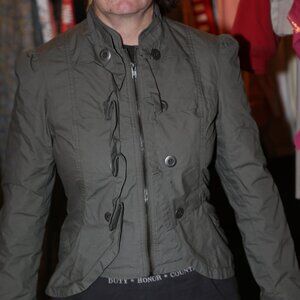 stell starr medium buttons with zipper green